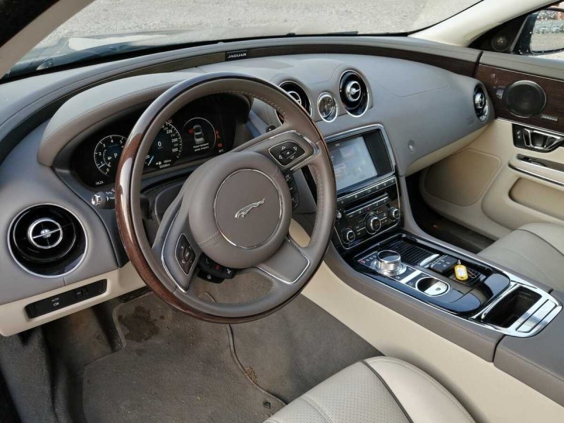 Jaguar XJ 2020 салон