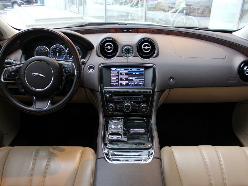 Jaguar XJ 351 салон