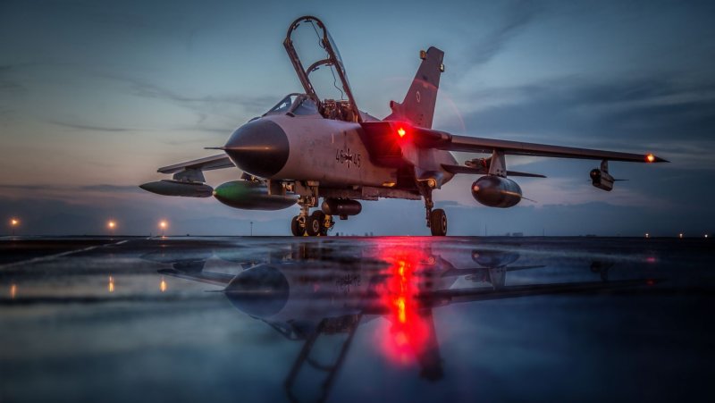 Самолет военный