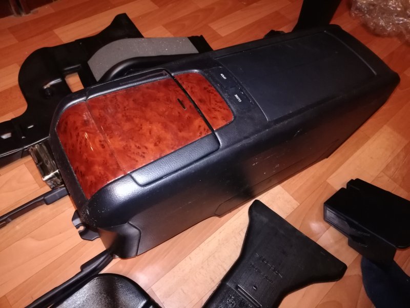 Бардачок подлокотник Toyota Wish