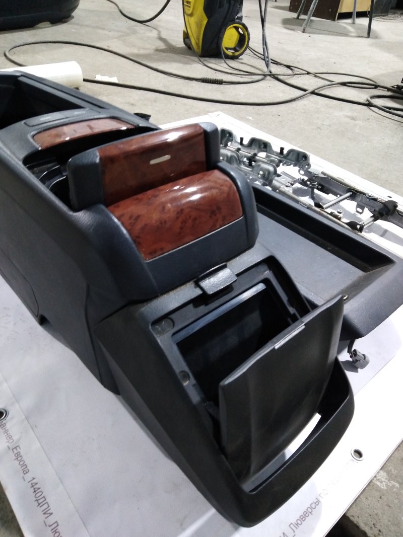 Бардачок Центральный Toyota Alphard