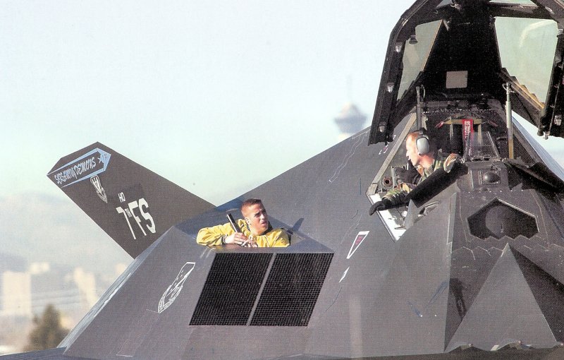 F-117 кабина