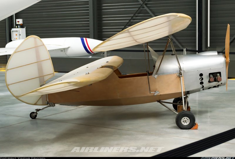 Самолет HM 293