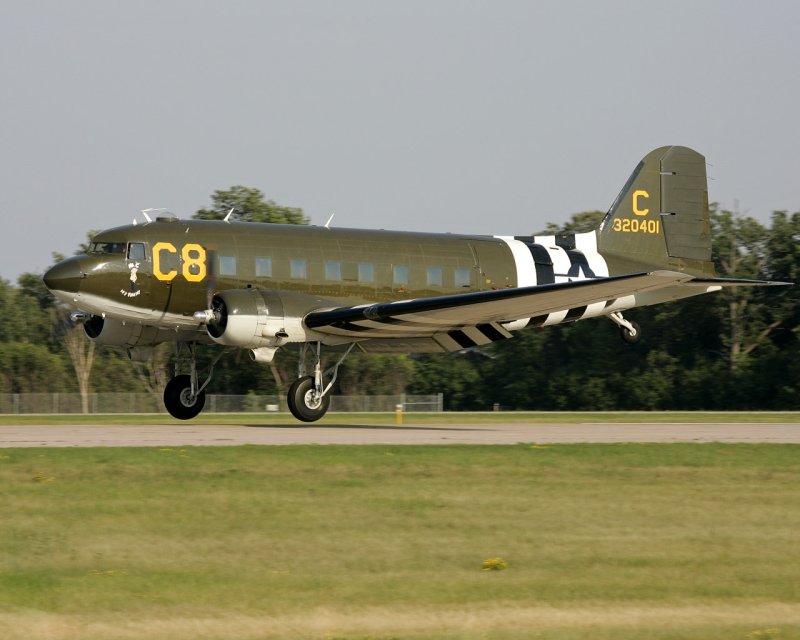 Самолет c-47 Skytrain