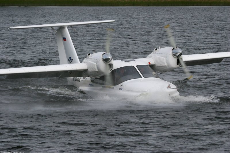 Самолёт-амфибия ла-8