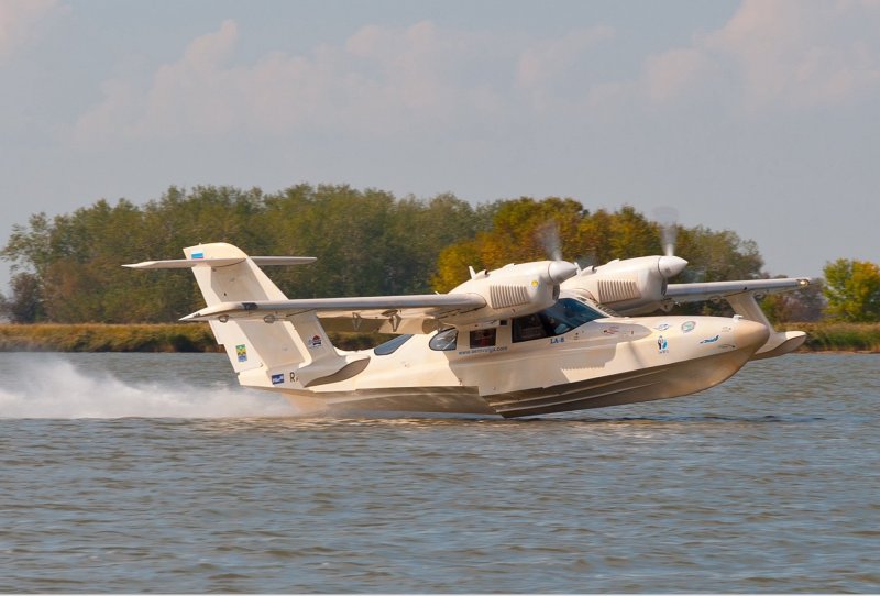 Самолёт-амфибия ла-8