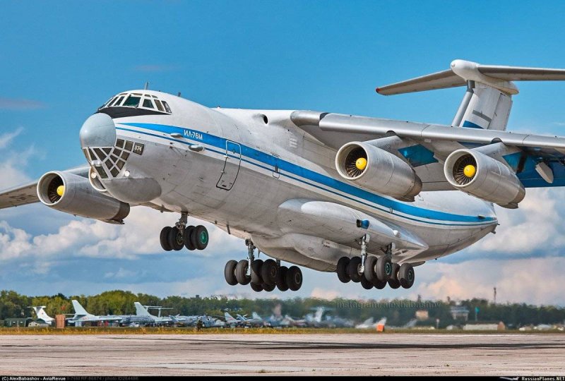 Ил-76 военно-транспортный самолёт