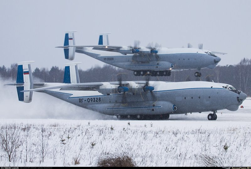 АН-22 военно-транспортный самолёт