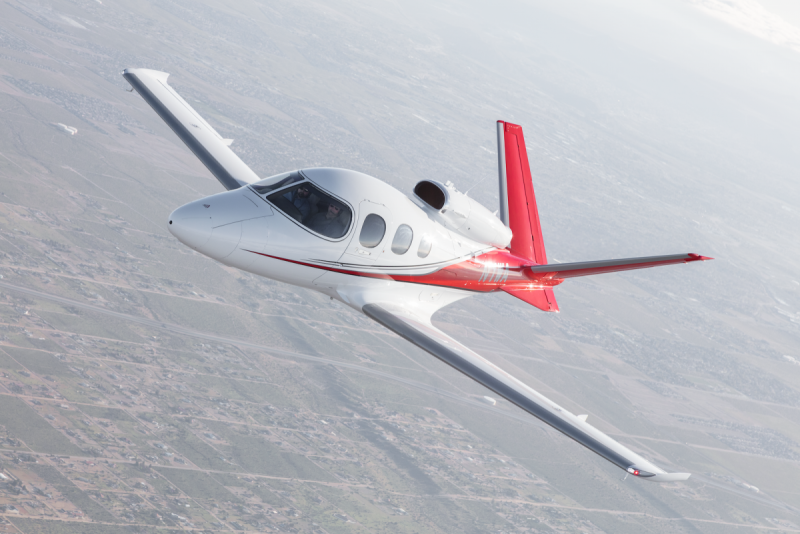 Мини реактивный самолет Cirrus sf50