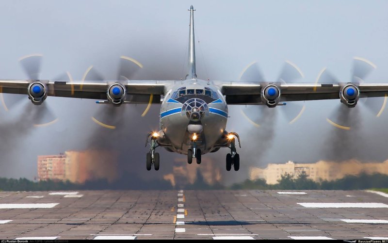 АН 12 грузовой самолет