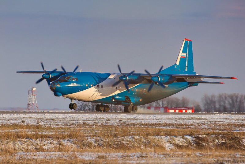 АН 12 грузовой