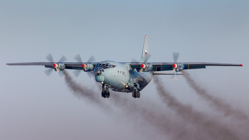 АН-12 RF-95408