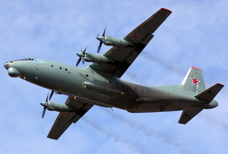 АН-12 транспортный самолёт