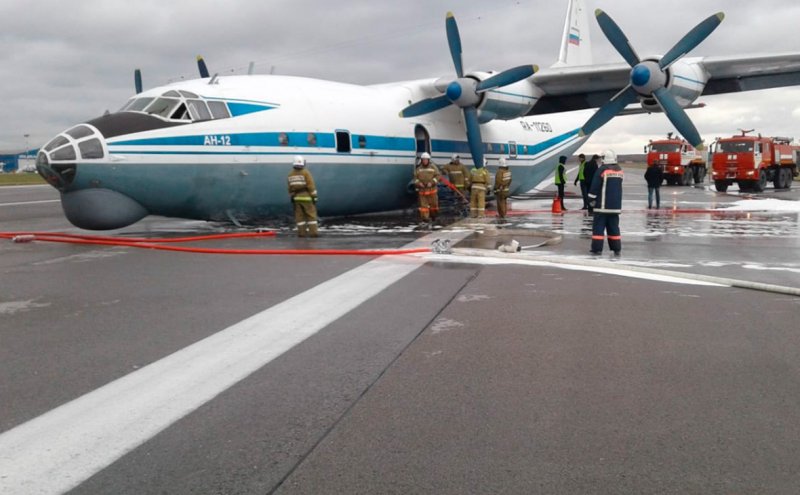 АН-12 Левашово