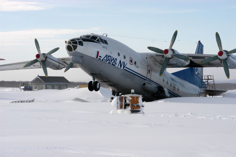 АН 12 грузовой самолет