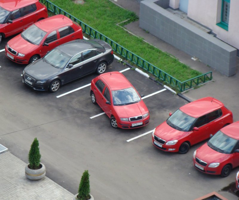 Припаркованный автомобиль