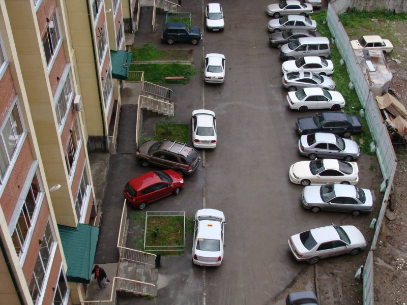 Парковочное место во дворе