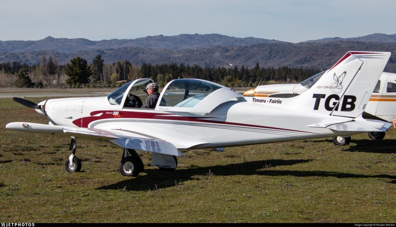 Самолет Pioneer 300