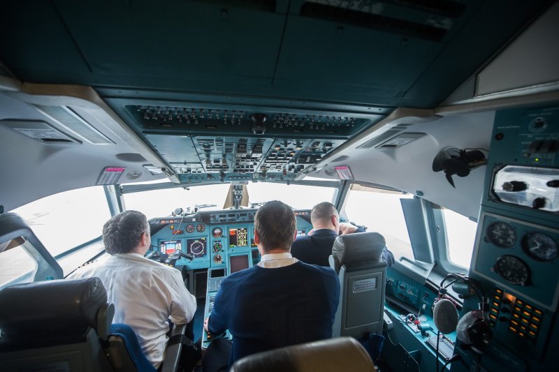 Ту-204-300 кабина