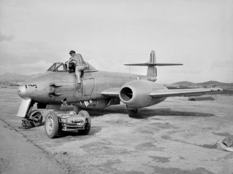 Gloster Meteor первый британский реактивный истребитель,