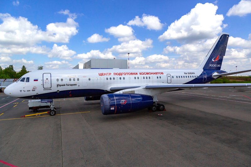 Ту 204-300 ra64058