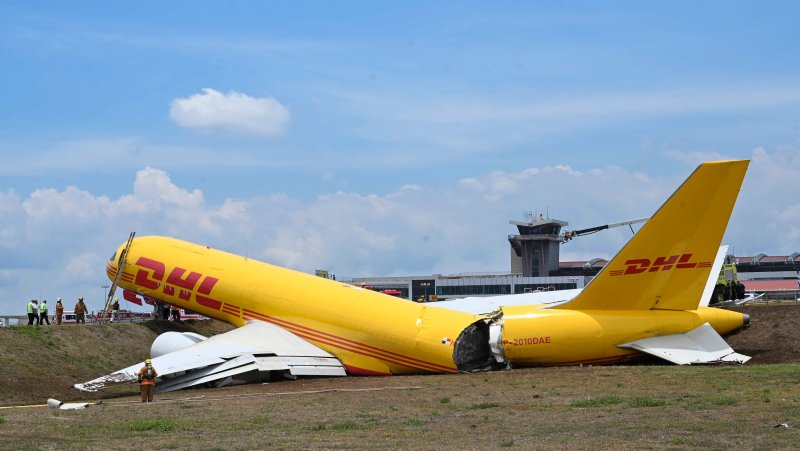 Коста Рика самолет DHL авария