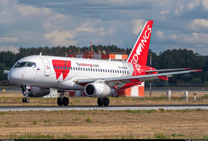 Боинг 737 ред Вингс