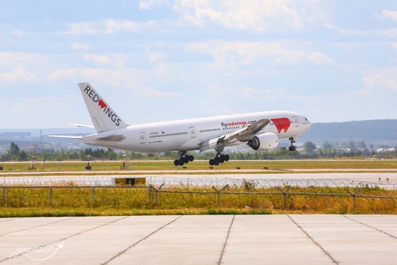 Самолёт Red Wings 777