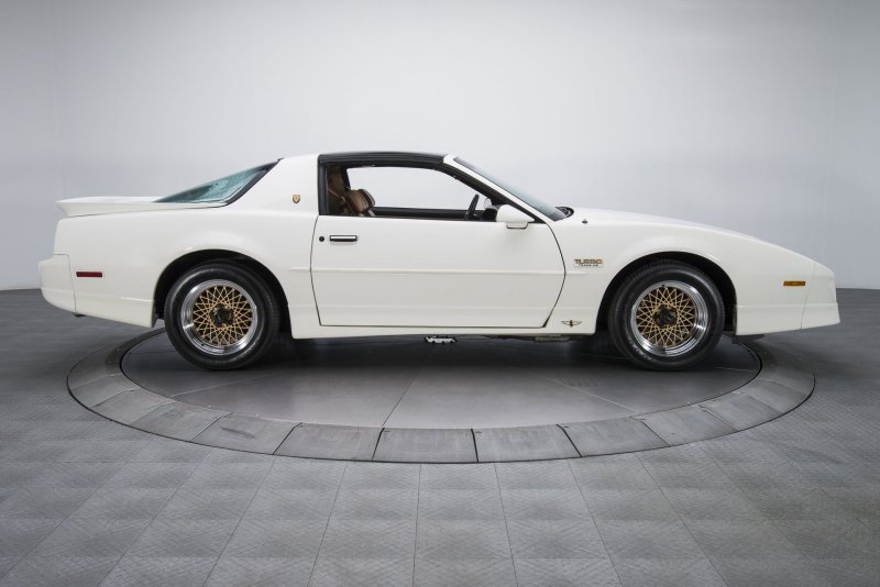 Pontiac Firebird v8
