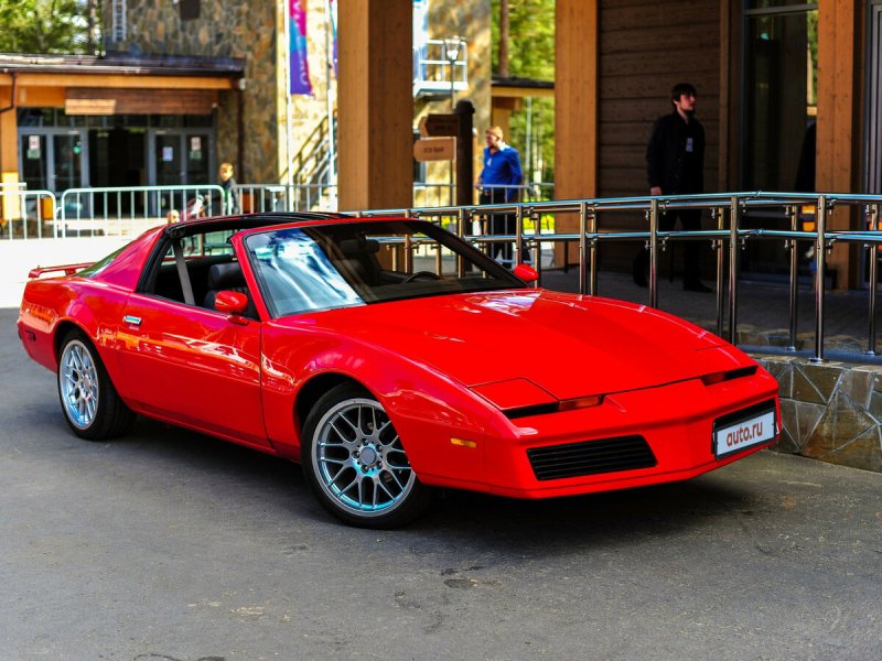 Pontiac с выдвижными фарами