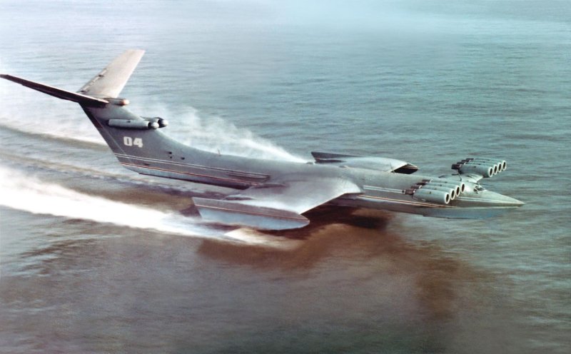 Экраноплан км-1
