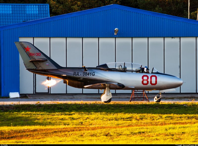 Учебный самолет як-30