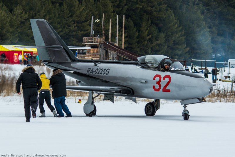 Як-32 самолет