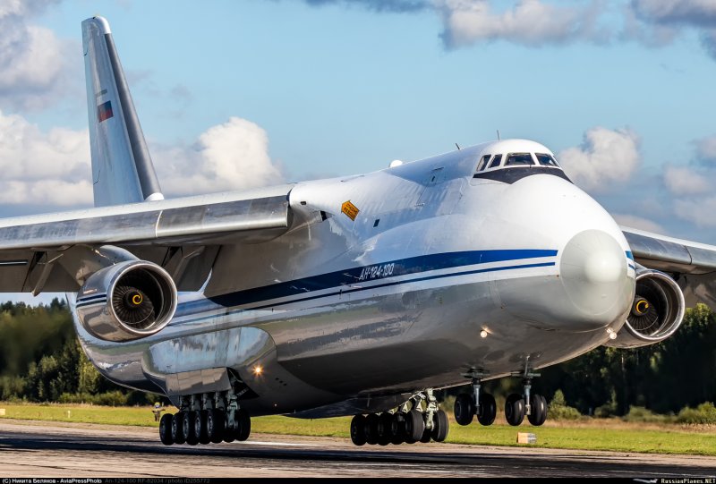 Самолет Руслан АН 124