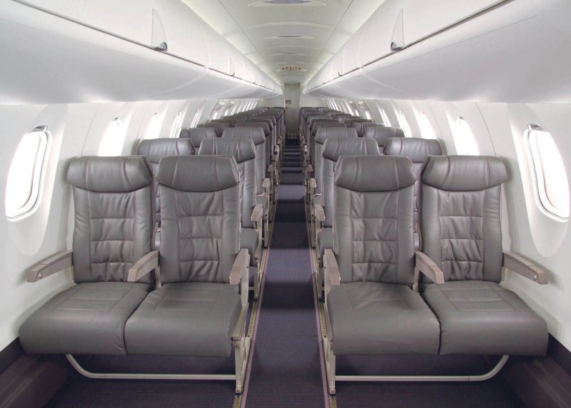 Самолет Bombardier CRJ-100/200 салон