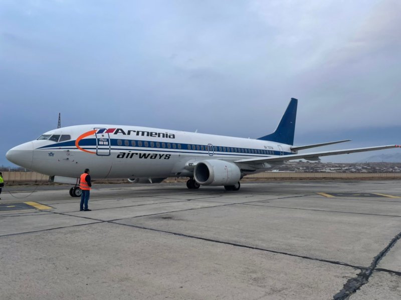 Боинг 737-300 Армения АИРВАЙС