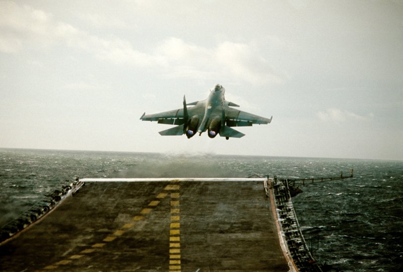 Первая посадка Су-27к на авианосец