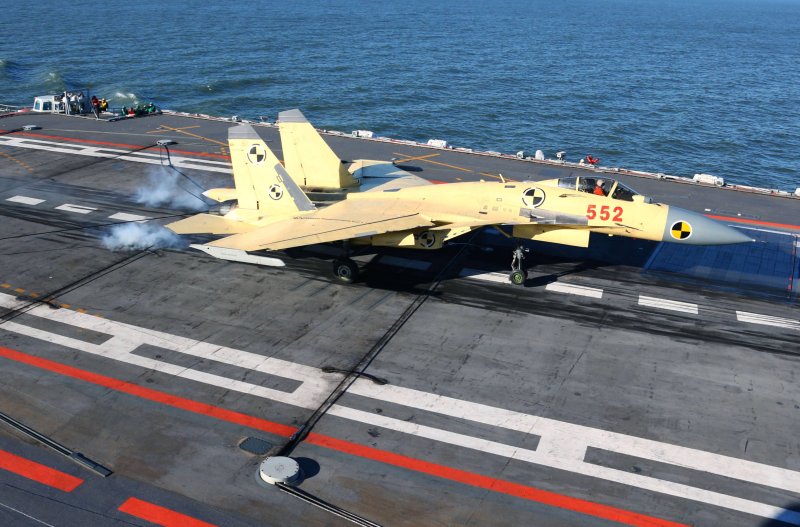J-15 палубный истребитель