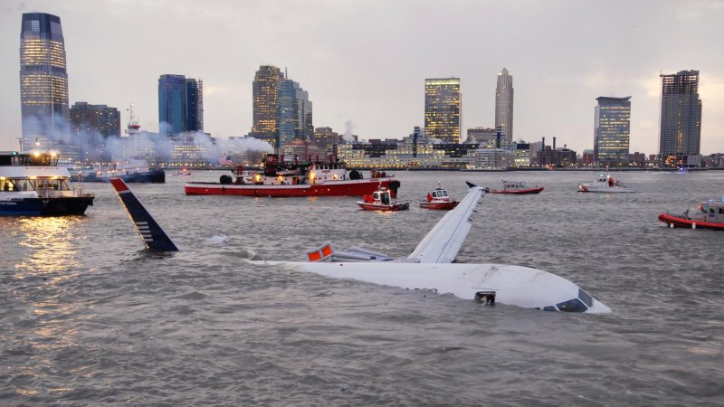 Приводнение на Неву ту-124