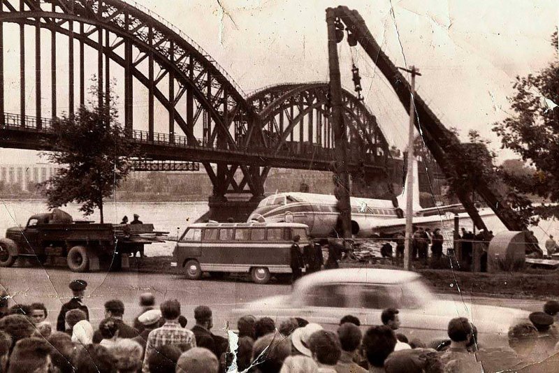 Приводнение самолета на Неву в 1963