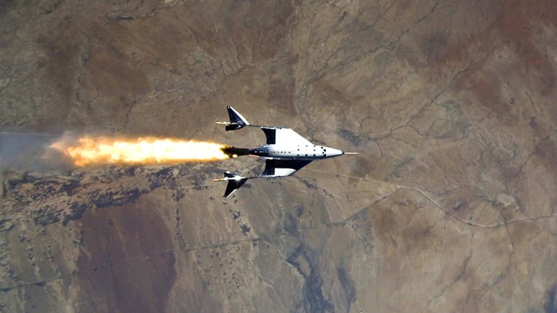 Космический полет Ричарда Брэнсона Virgin Galactic.
