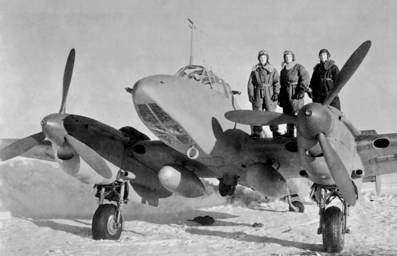Пикирующий бомбардировщик пе-2