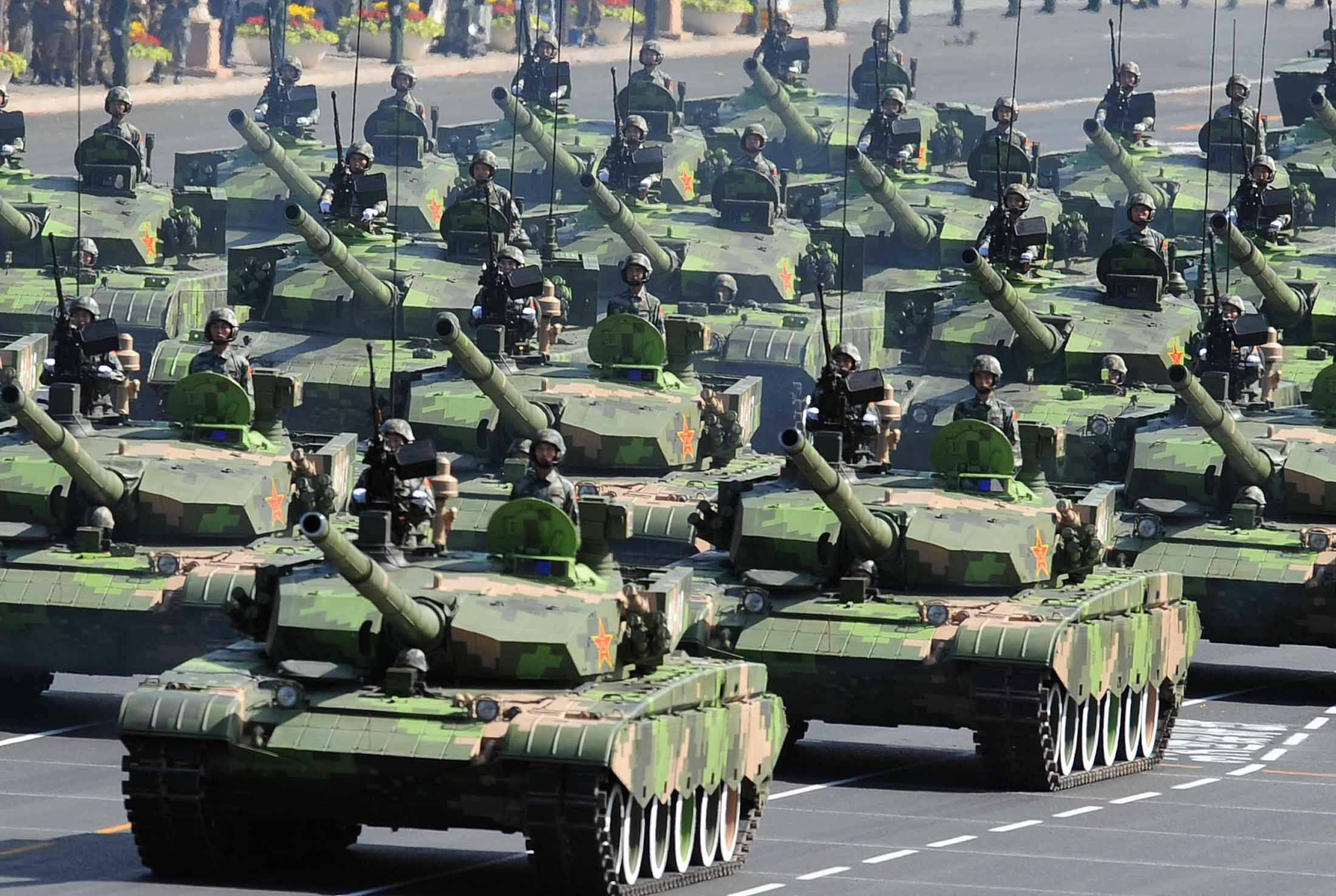 Войска где танки. Колонна т-72. НОАК Китая Военная колонна. ZTZ-99 (КНР). КНР НОАК бронетехника.