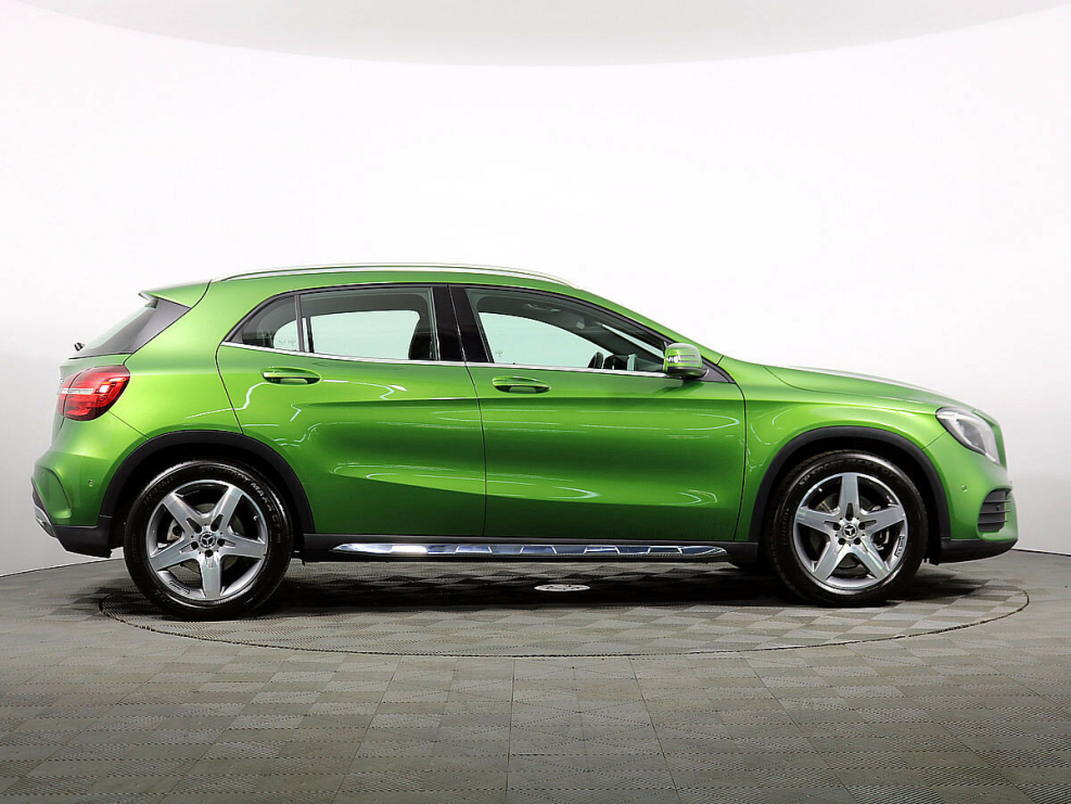 Mercedes GLA 250 зеленый