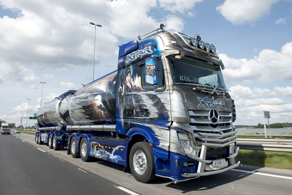 Грузовики Mercedes Benz Actros