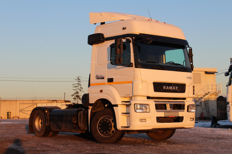 КАМАЗ 5490 черный