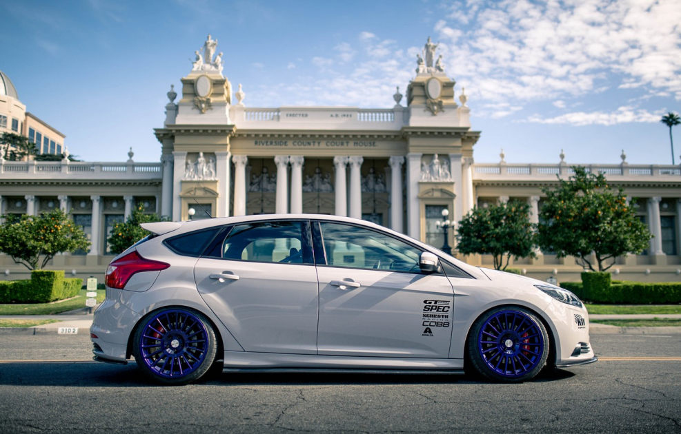 Ford Focus 3 белый стенс
