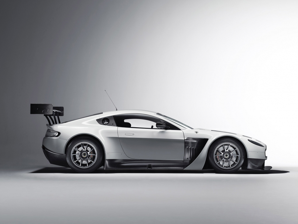 Aston Martin Vantage gt12