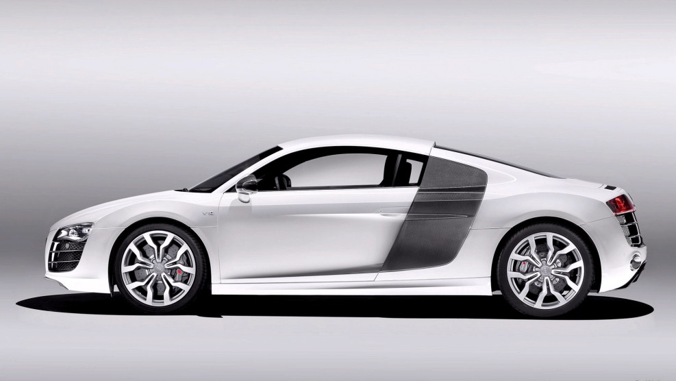 Audi r8 сбоку