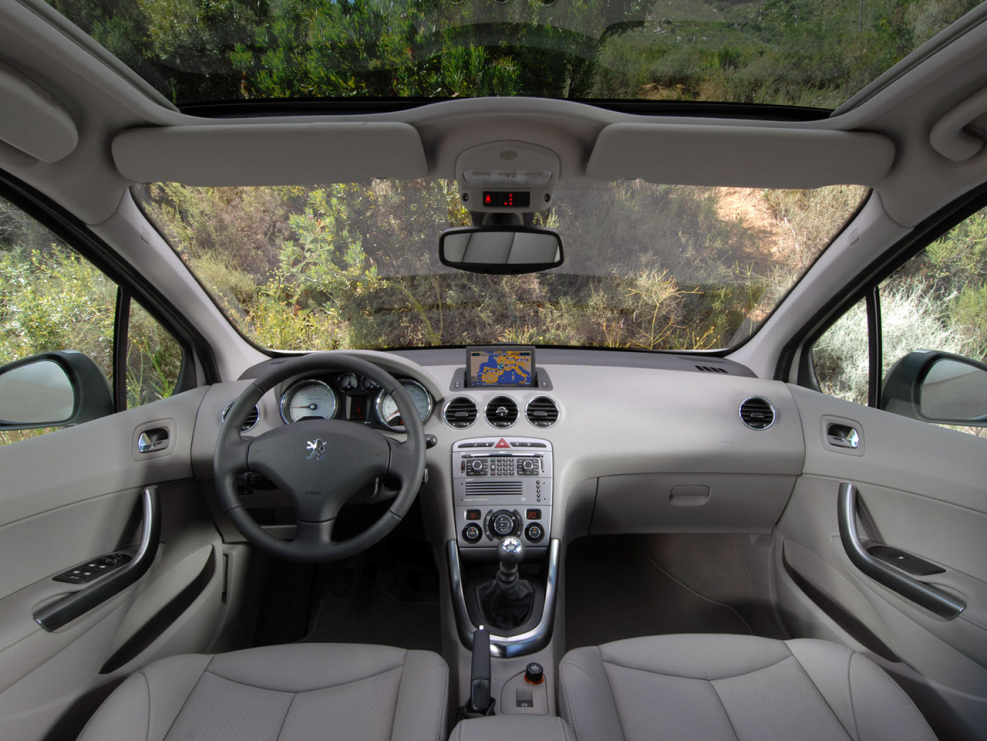 Peugeot 308 2008 салон